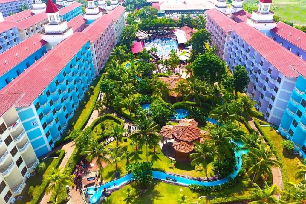 Lotus Desaru Beach Resort, 2 Bdrms, W/Splash Park Bandar Penawar Ngoại thất bức ảnh
